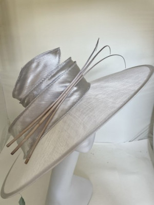 Large east to west brim statement piece fascinator