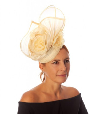 Light yellow fascinator