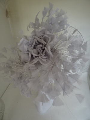 Silver fascinator on a veiling disc
