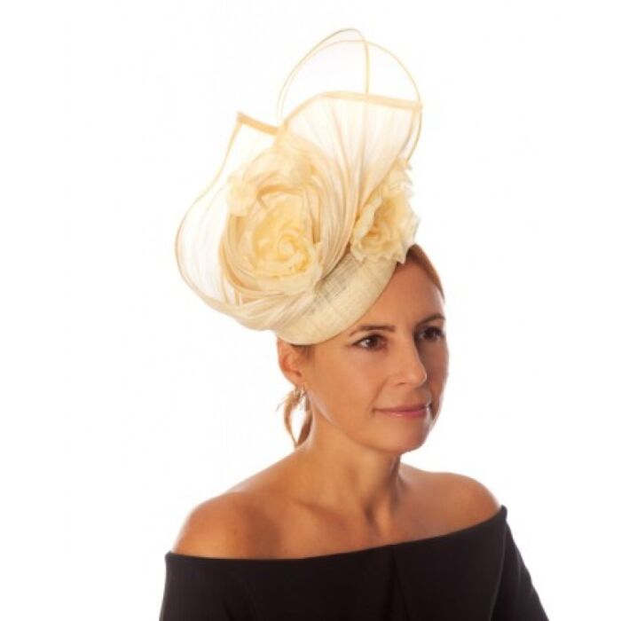 Gul fascinator